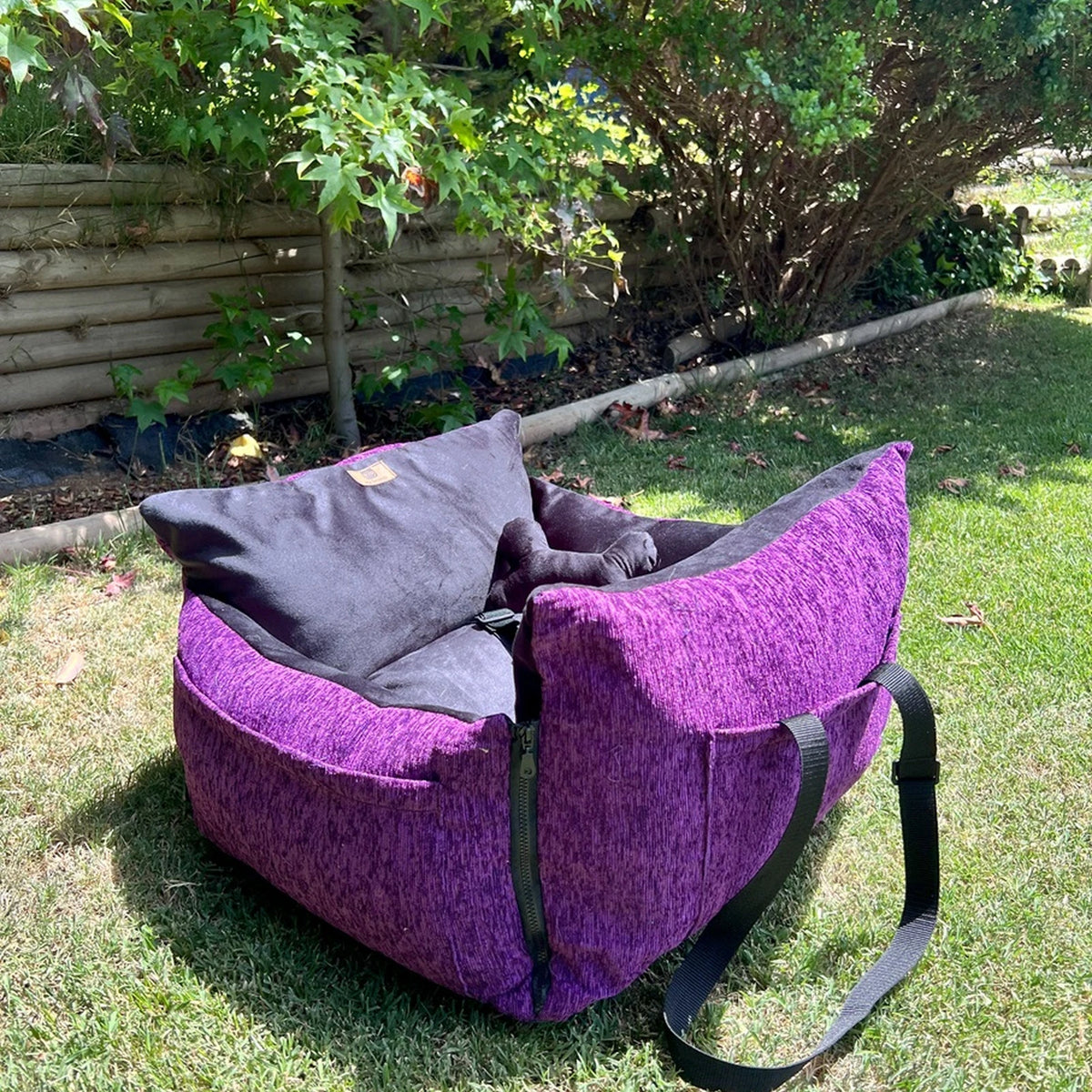 Bolso Transportador 2 en 1 para mascotas Modelo Morado/negro con cierres frontales